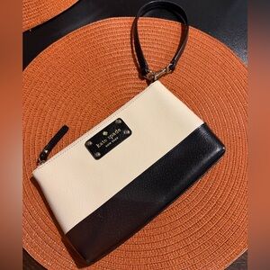 Kate Spade wristlet cream and black